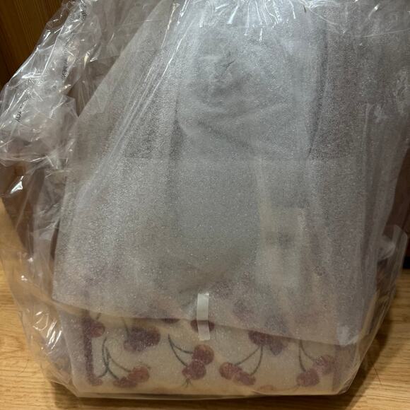 ❤️ Coach Swing Zip Bag With Cherry Print - Picture 7 of 9